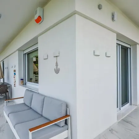 Front Casa Elena Chaniotis