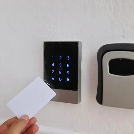 Front Casa Elena Apartman *