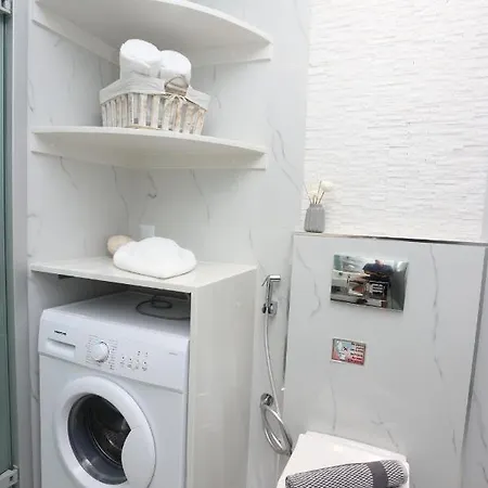 Front Casa Elena Apartman *