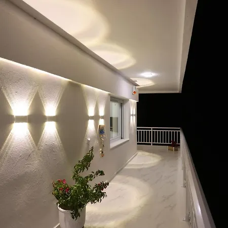 Front Casa Elena * Hanioti