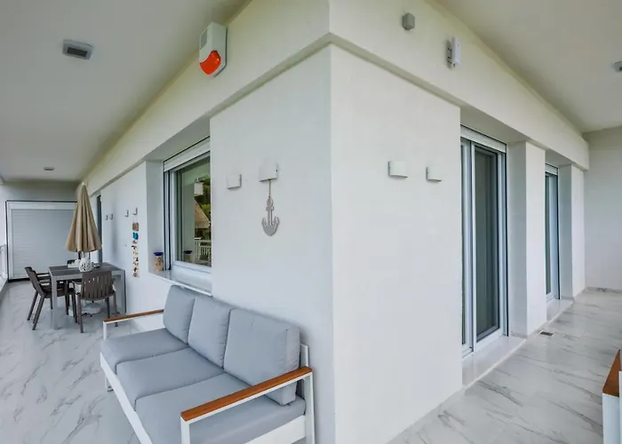 Front Casa Elena Chaniotis